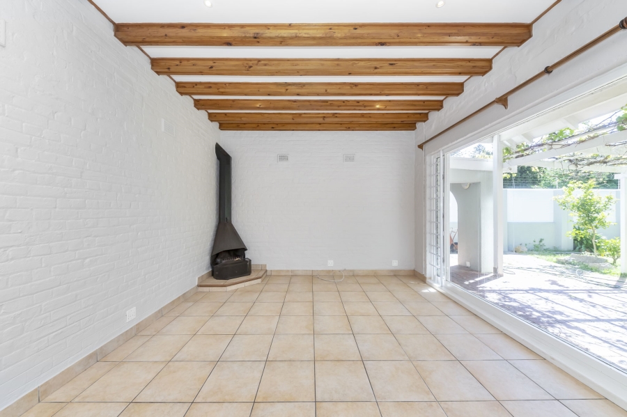 To Let 4 Bedroom Property for Rent in Kenilworth Upper Western Cape